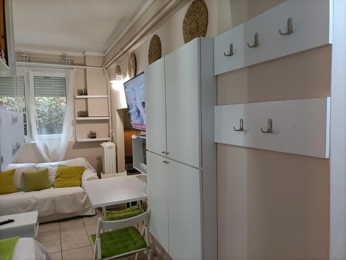 Appartamento Urban Minimalist Studio Apt. near Pagrati Park Atene Esterno foto