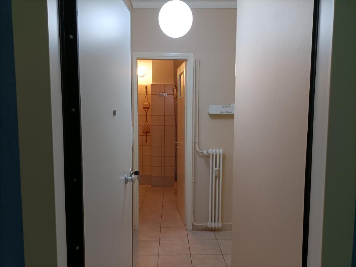 Appartamento Urban Minimalist Studio Apt. near Pagrati Park Atene Esterno foto