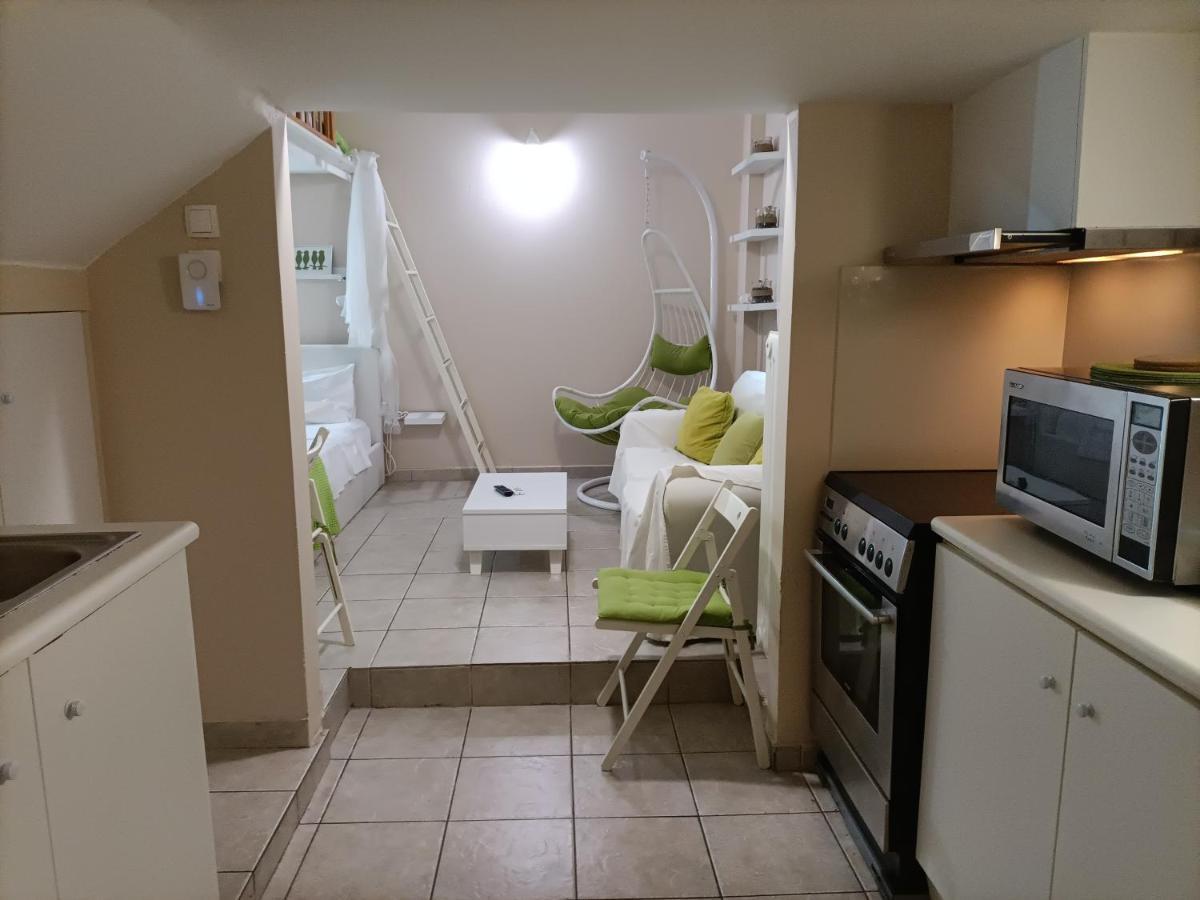 Appartamento Urban Minimalist Studio Apt. near Pagrati Park Atene Esterno foto
