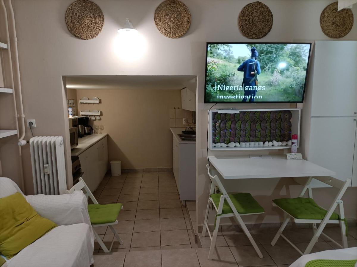 Appartamento Urban Minimalist Studio Apt. near Pagrati Park Atene Esterno foto