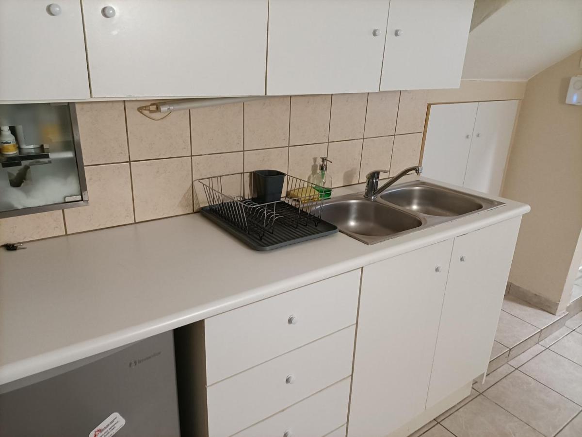 Appartamento Urban Minimalist Studio Apt. near Pagrati Park Atene Esterno foto