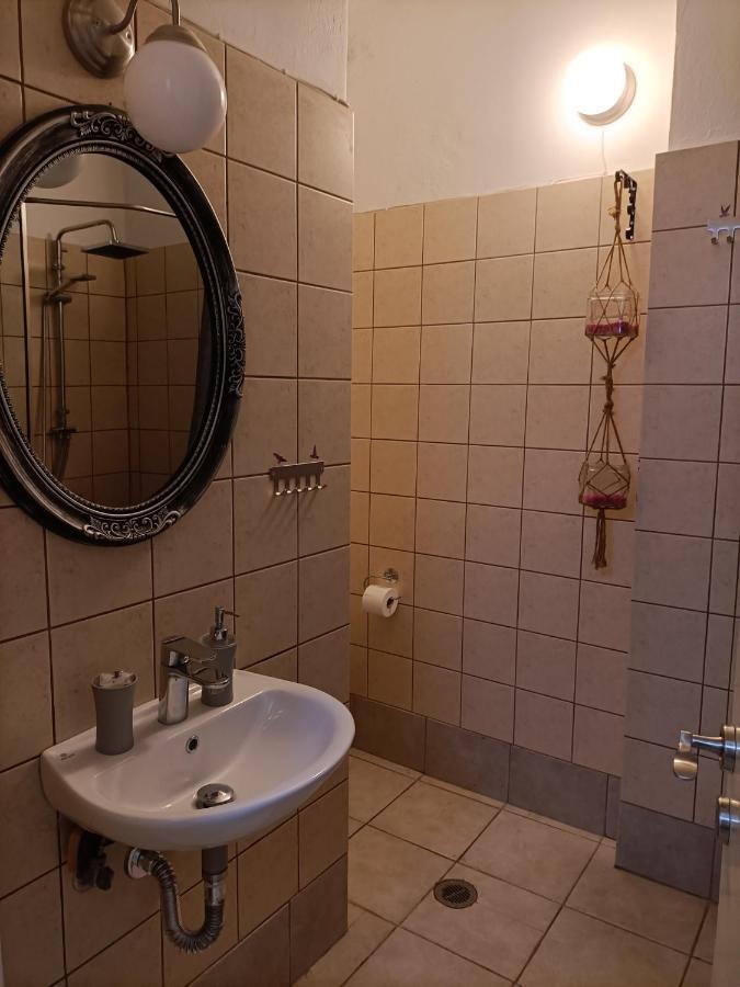 Appartamento Urban Minimalist Studio Apt. near Pagrati Park Atene Esterno foto
