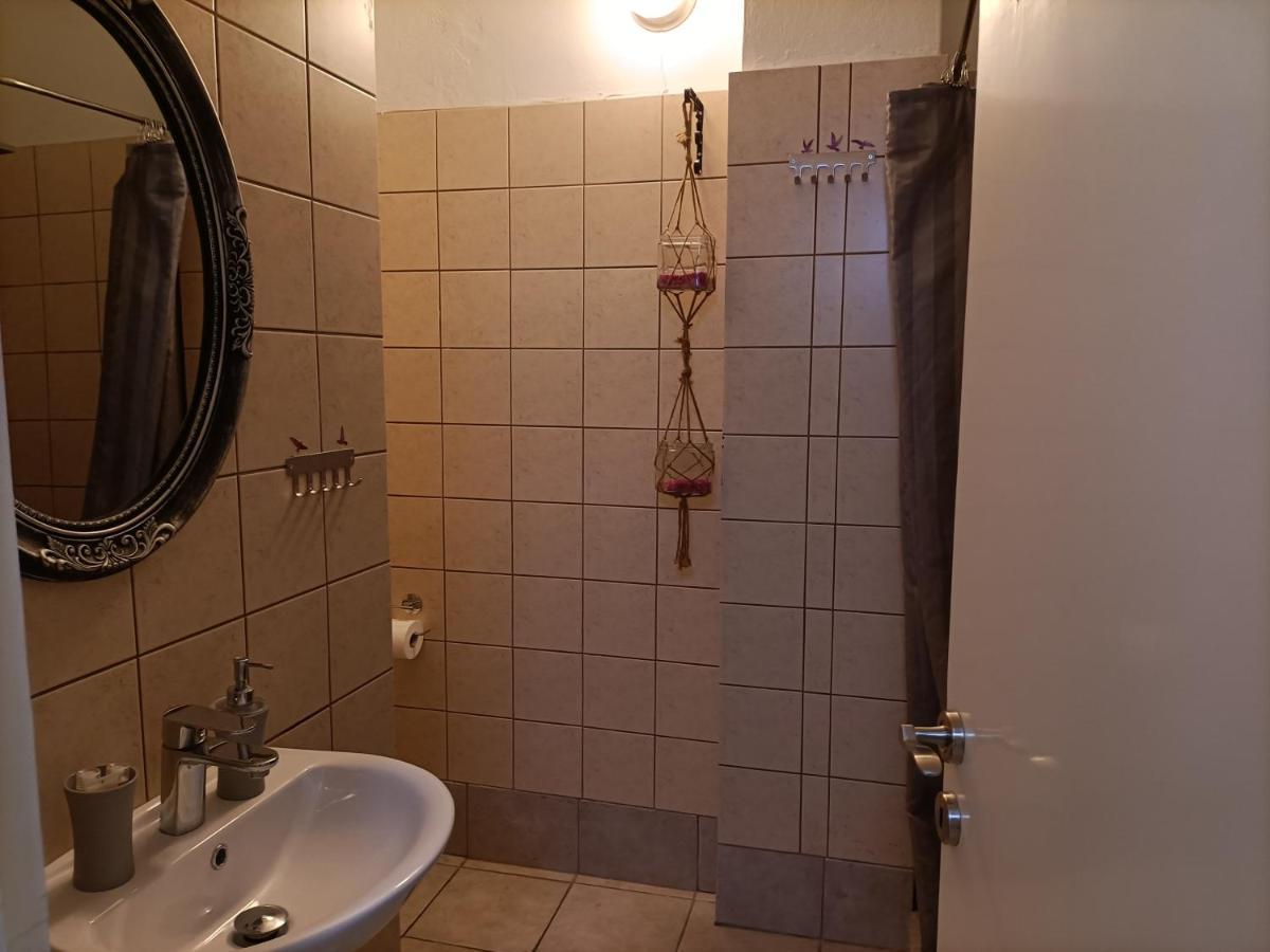 Appartamento Urban Minimalist Studio Apt. near Pagrati Park Atene Esterno foto